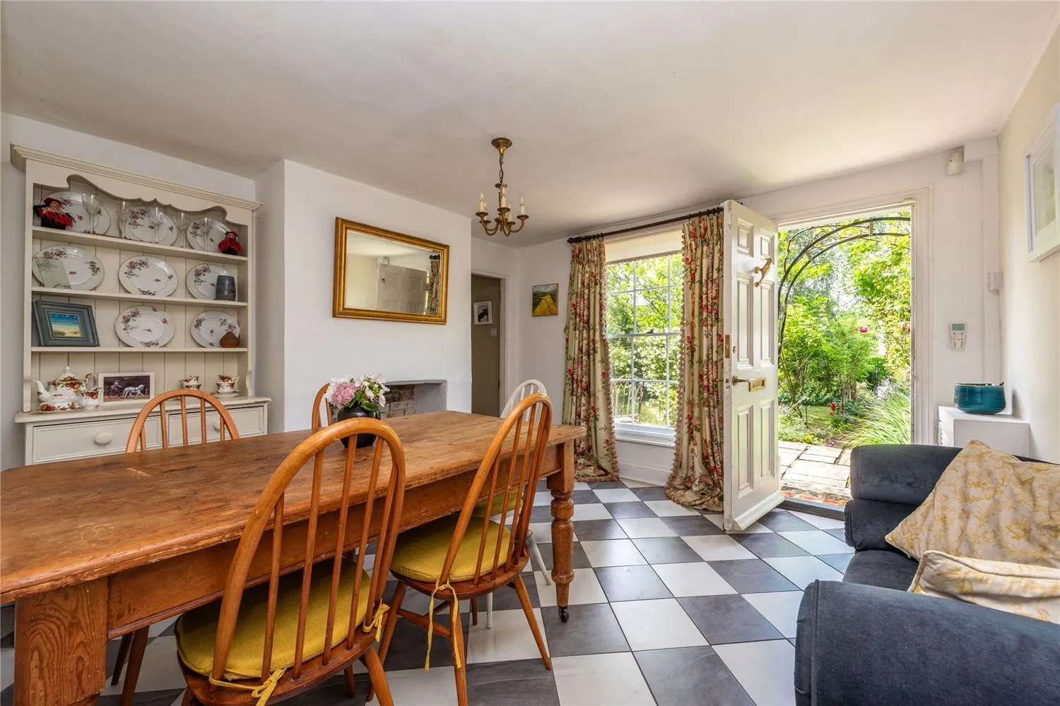 The Street, Ewhurst, GU6 photo 7