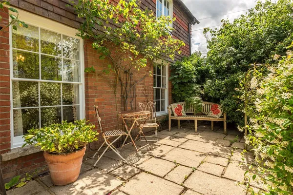 The Street, Ewhurst, GU6 photo 10