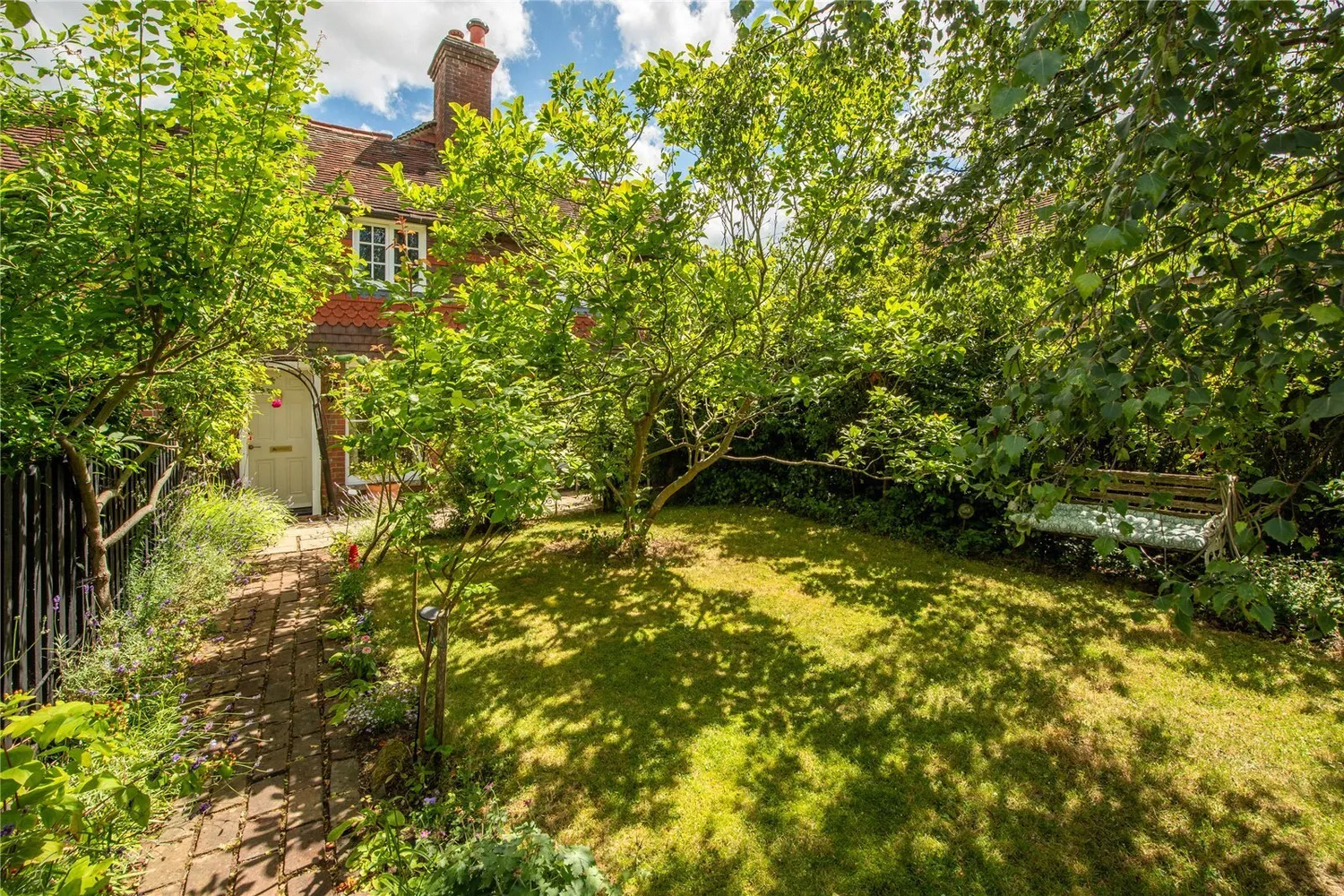The Street, Ewhurst, GU6 photo 18