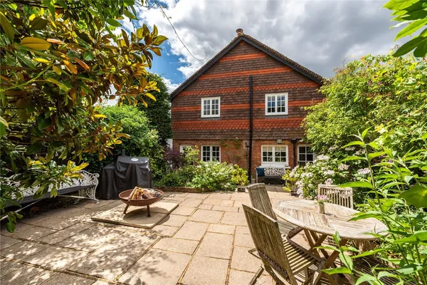 The Street, Ewhurst, GU6 photo 23