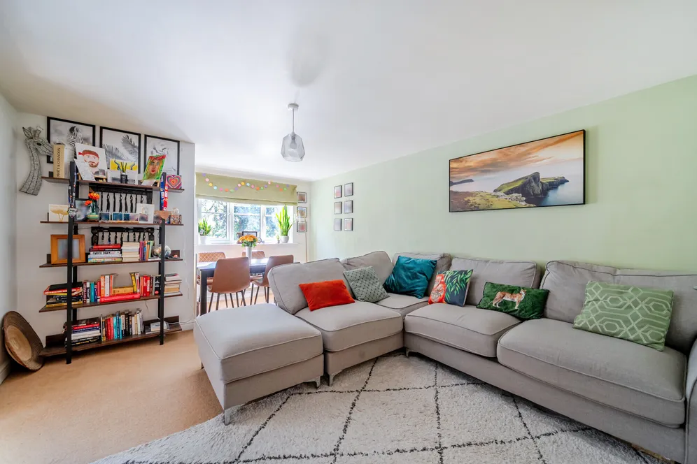 Sherriff Close, Esher, KT10 photo 2