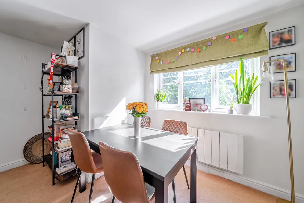 Sherriff Close, Esher, KT10 photo 5