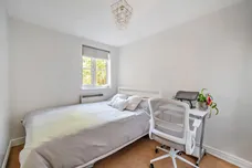 Sherriff Close, Esher, KT10 photo 7