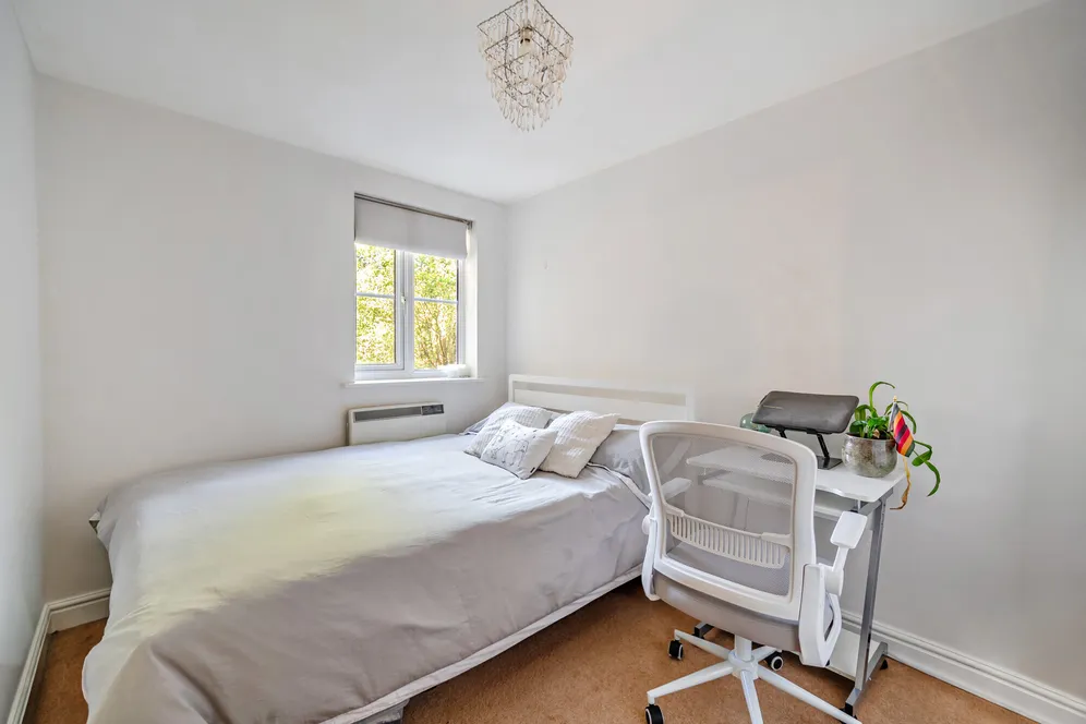 Sherriff Close, Esher, KT10 photo 7