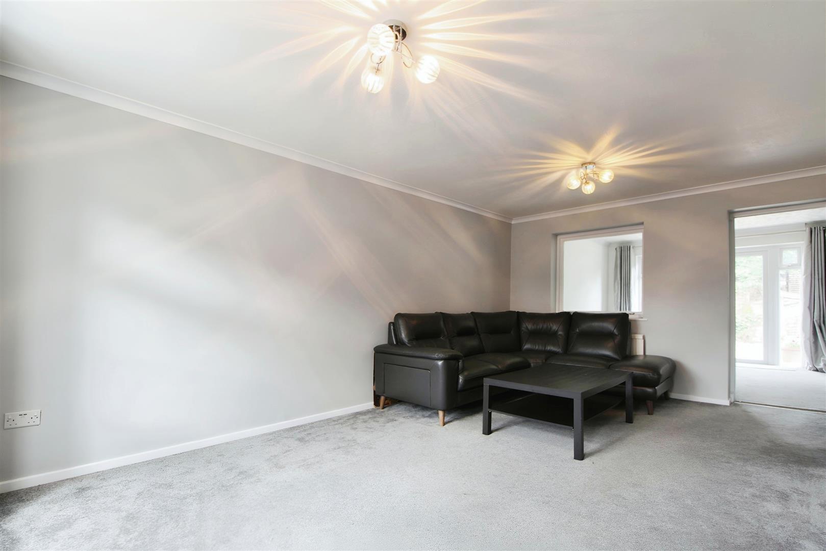 Rochfords Gardens, Slough Image 2