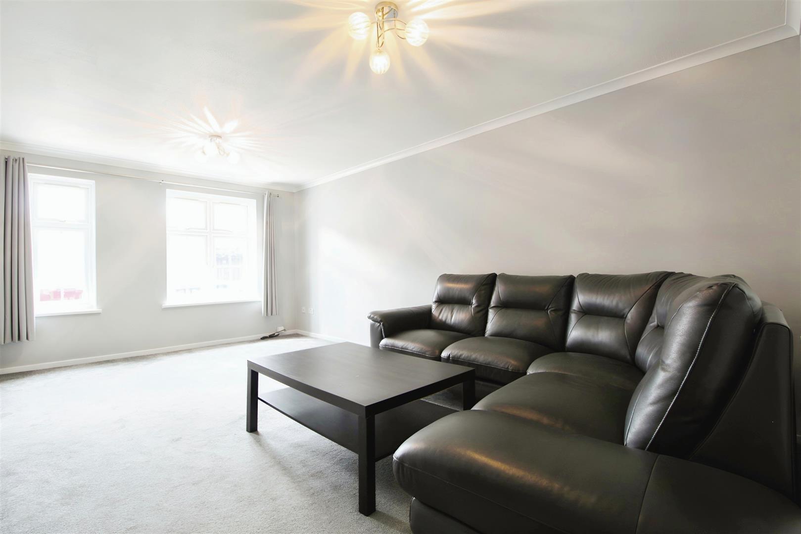 Rochfords Gardens, Slough Image 3