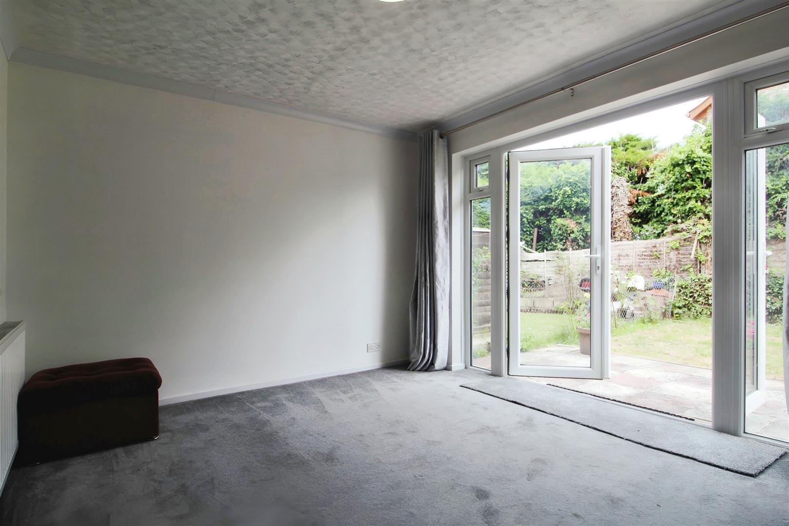 Rochfords Gardens, Slough Image 5