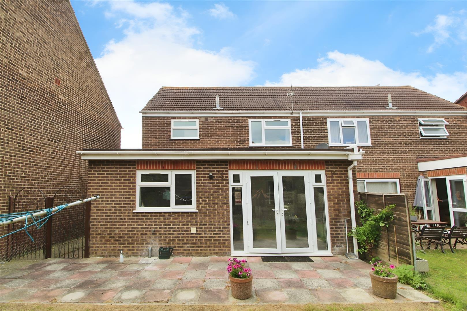 Rochfords Gardens, Slough Image 11