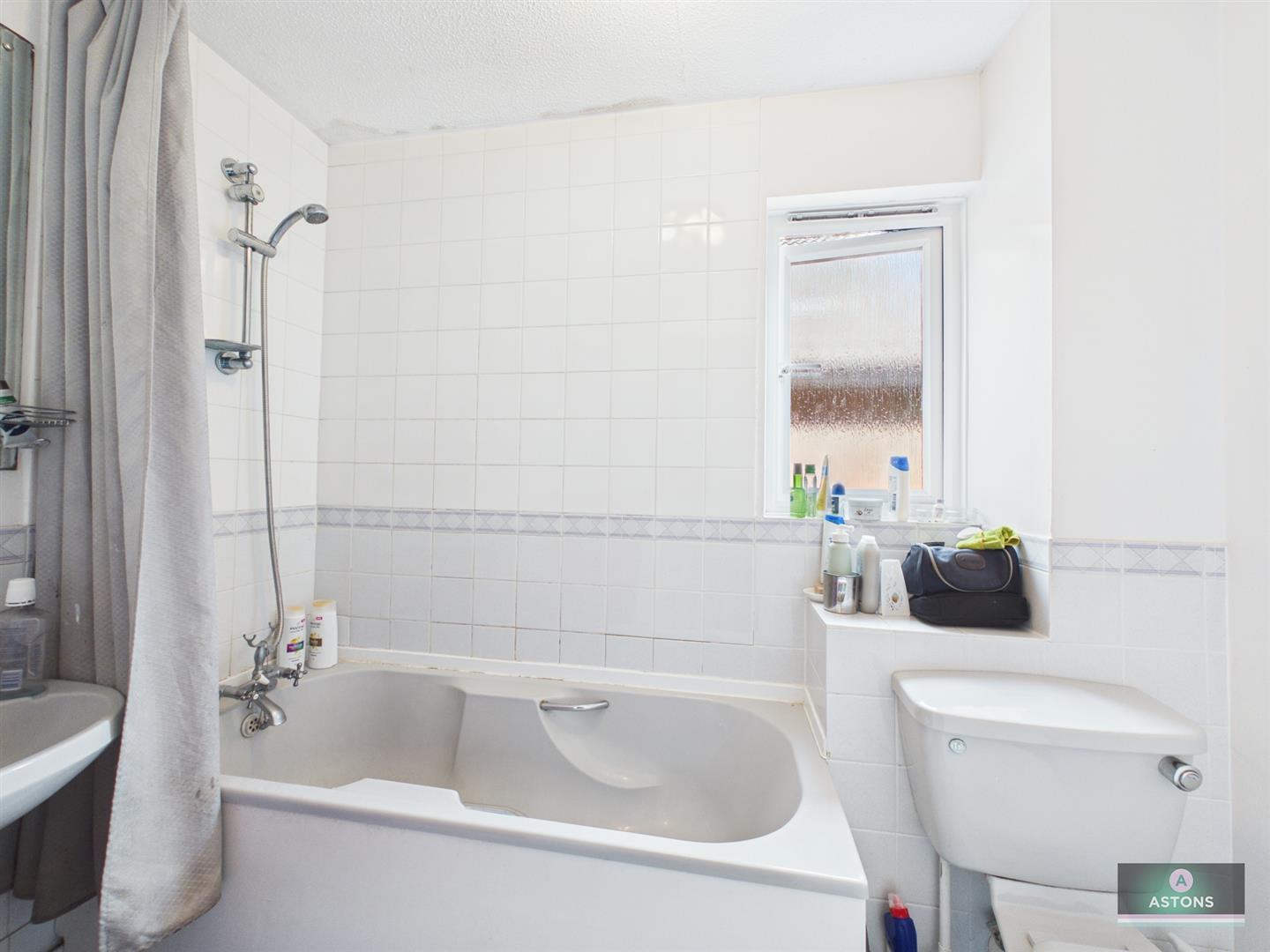 Fenchurch Road, Maidenbower, Crawley Image 7