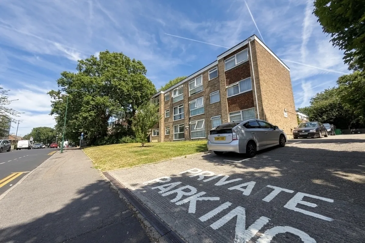 Benhill Wood Road, Sutton