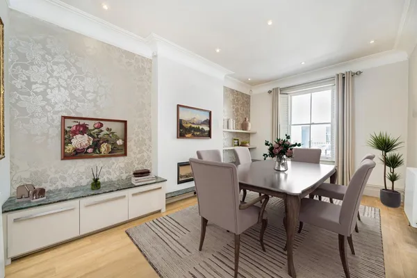 Westmoreland Terrace, London, SW1V photo 2