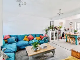 Sandpiper Gardens, Chippenham thumb 2