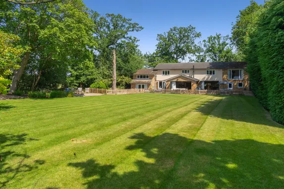 Reading Road, Camberley, GU17