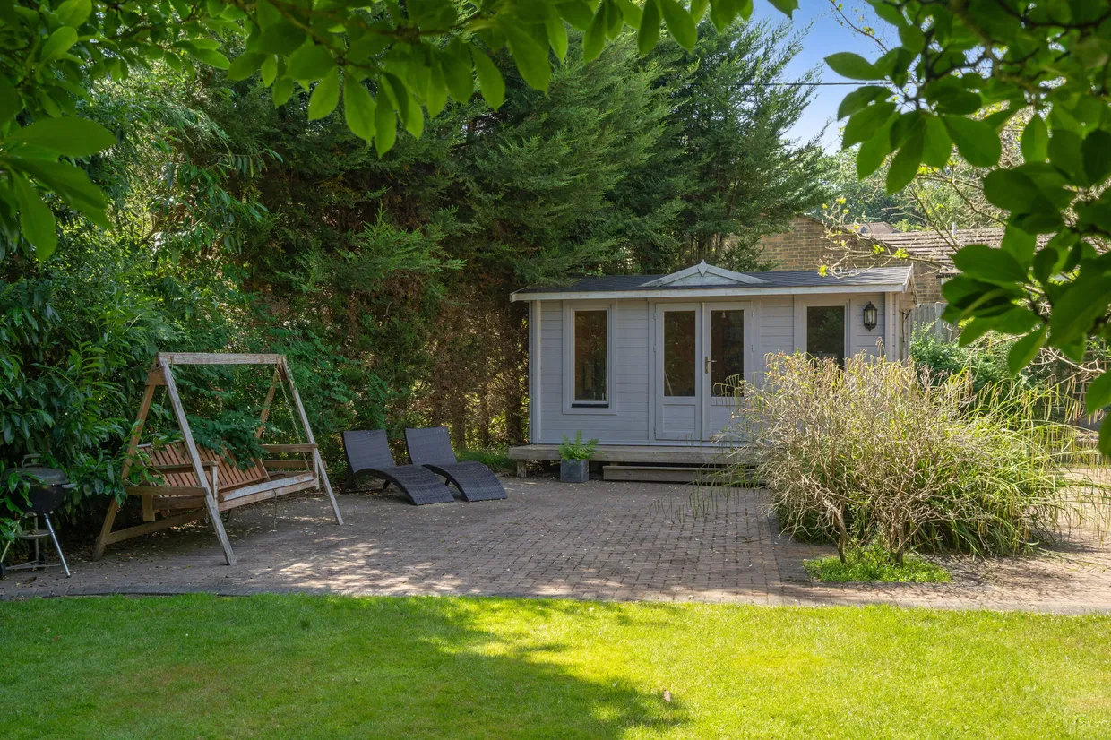 Reading Road, Camberley, GU17 photo 14
