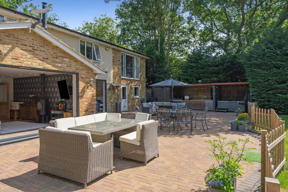 Reading Road, Camberley, GU17 photo 17