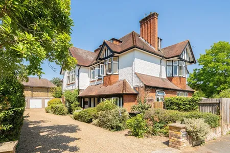 Holm Close, Addlestone, KT15