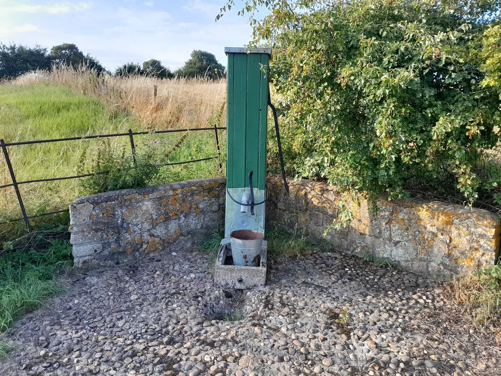 Property carousel item 6