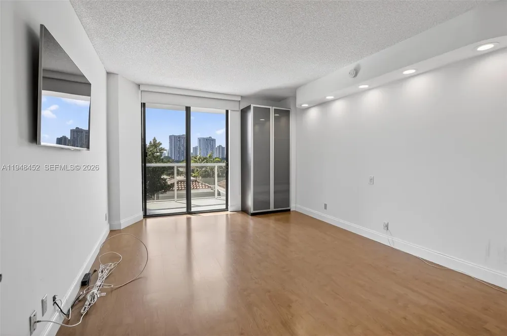 20281 E Country Club Dr, Aventura, FL 33180