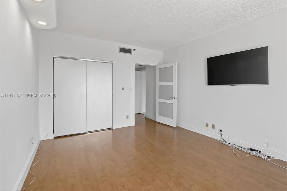 20281 E Country Club Dr, Aventura, FL 33180