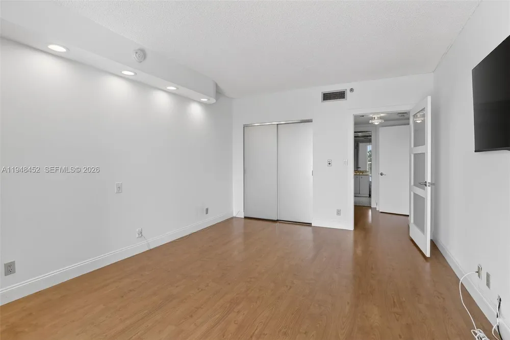 20281 E Country Club Dr, Aventura, FL 33180