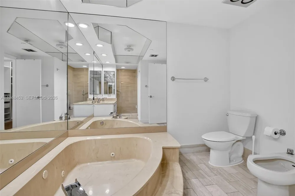 20281 E Country Club Dr, Aventura, FL 33180