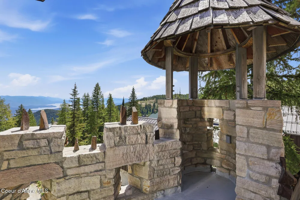 1018 Mogul Hill Rd, Sandpoint, ID 83864