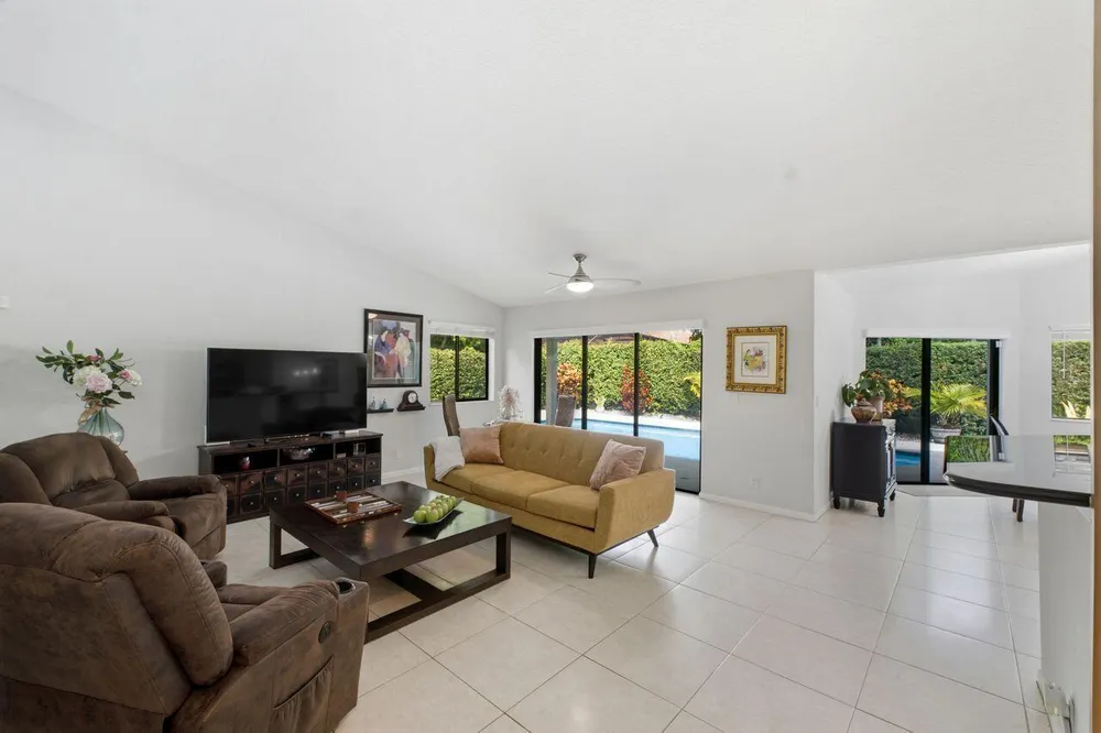 2719 Oak Tree Ln, Oakland Park, FL 33309