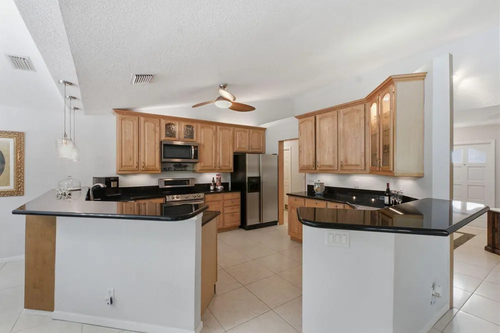 2719 Oak Tree Ln, Oakland Park, FL 33309