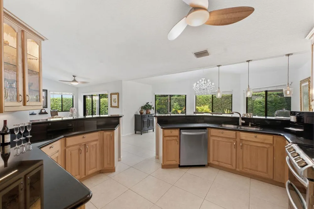 2719 Oak Tree Ln, Oakland Park, FL 33309