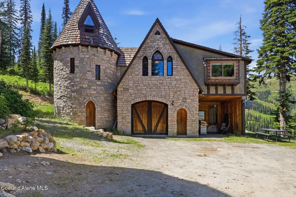 1018 Mogul Hill Rd, Sandpoint, ID 83864