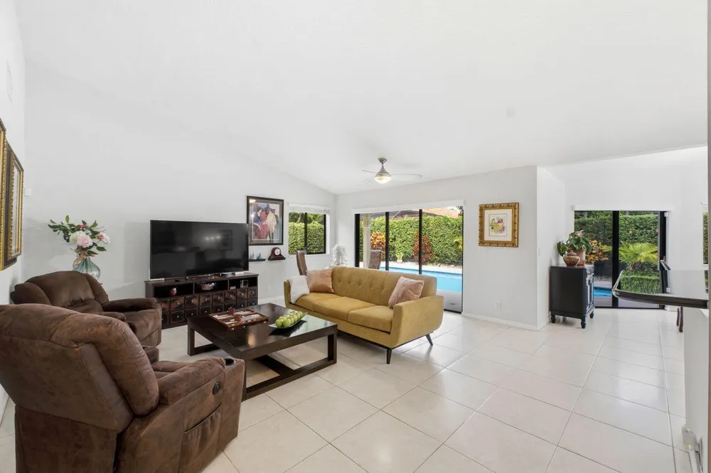 2719 Oak Tree Ln, Oakland Park, FL 33309