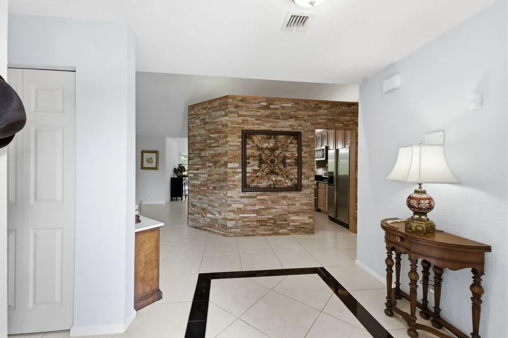 2719 Oak Tree Ln, Oakland Park, FL 33309
