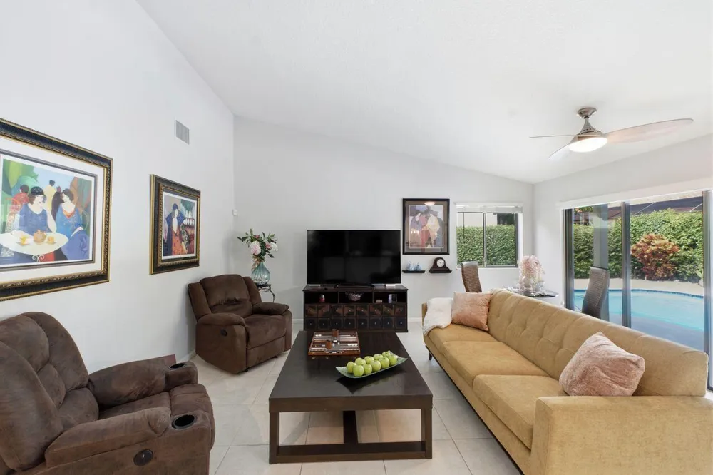 2719 Oak Tree Ln, Oakland Park, FL 33309