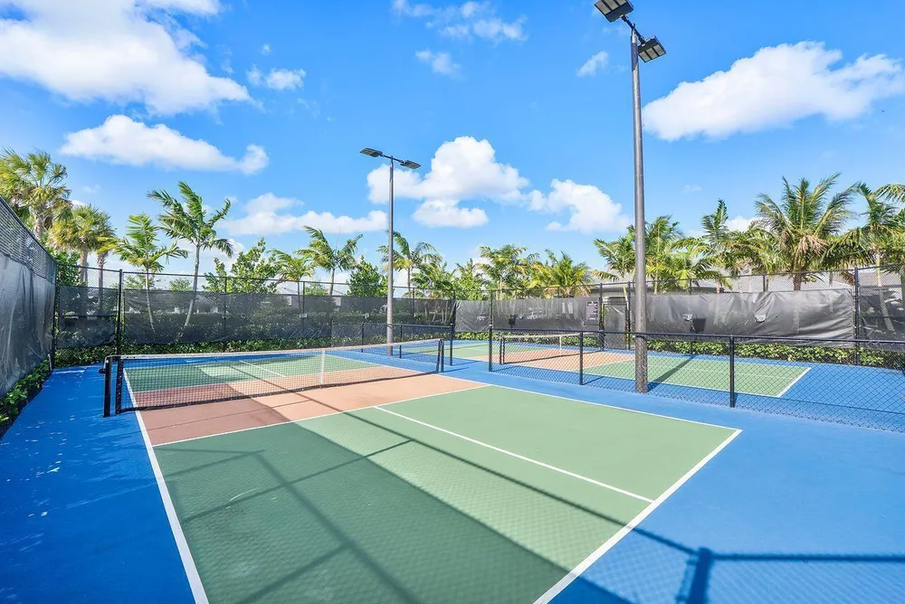 2719 Oak Tree Ln, Oakland Park, FL 33309