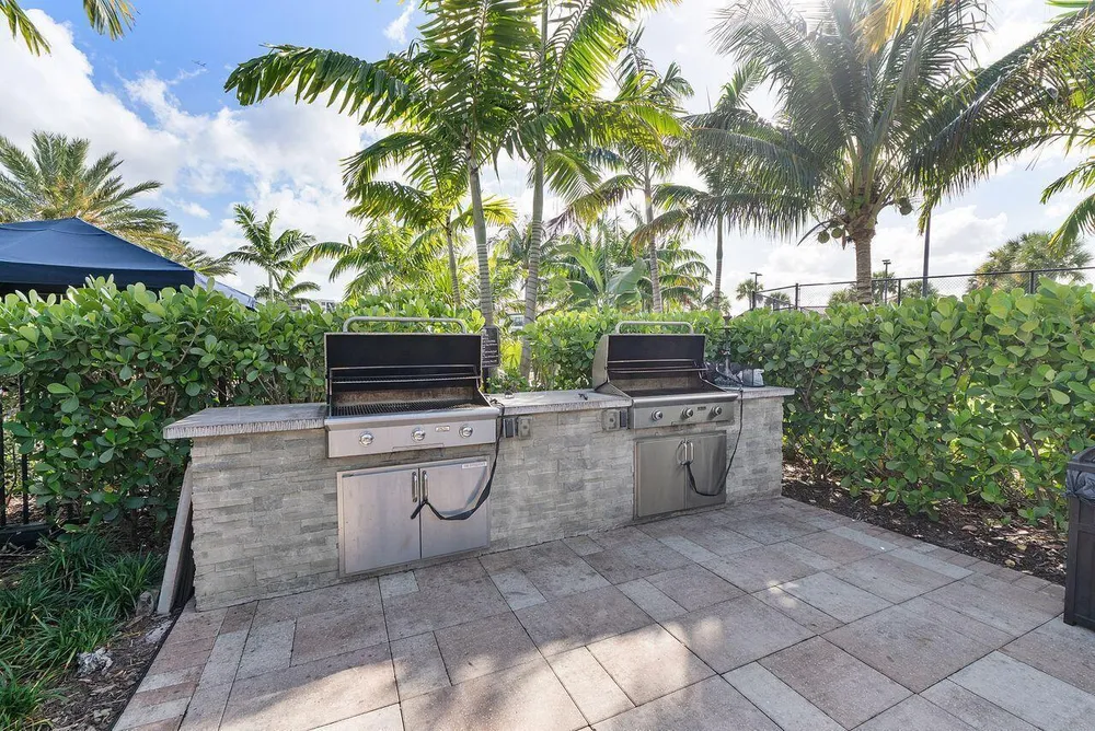 2719 Oak Tree Ln, Oakland Park, FL 33309
