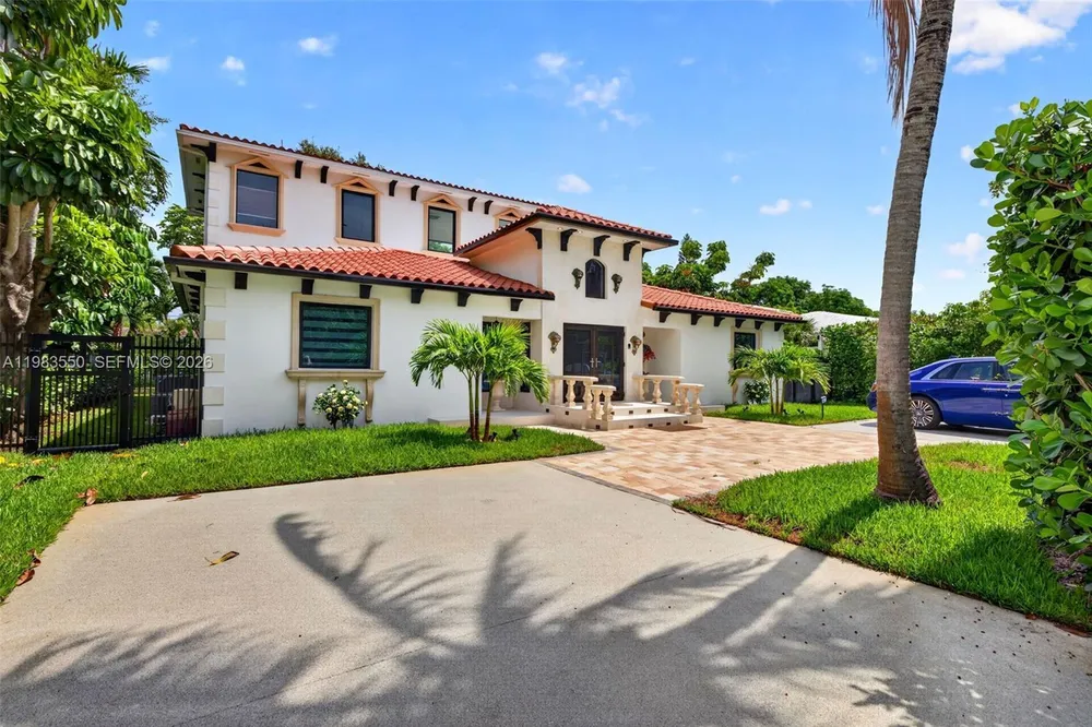 941 NE 119th St, Biscayne Park, FL 33161