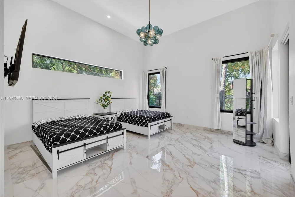 941 NE 119th St, Biscayne Park, FL 33161
