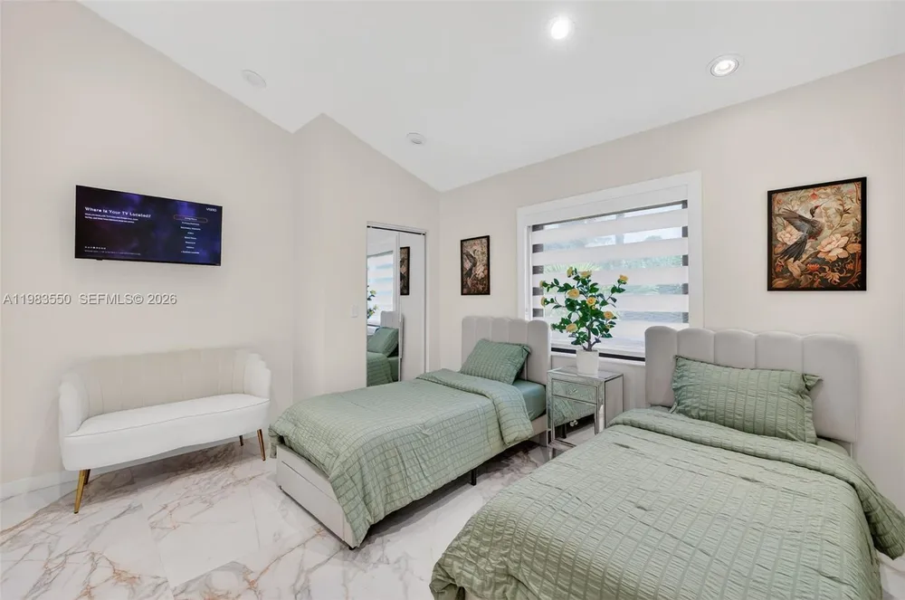 941 NE 119th St, Biscayne Park, FL 33161