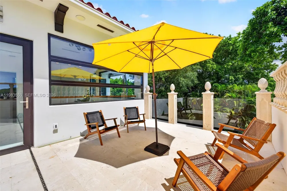 941 NE 119th St, Biscayne Park, FL 33161