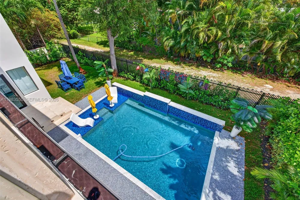 941 NE 119th St, Biscayne Park, FL 33161