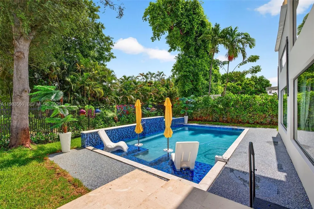 941 NE 119th St, Biscayne Park, FL 33161