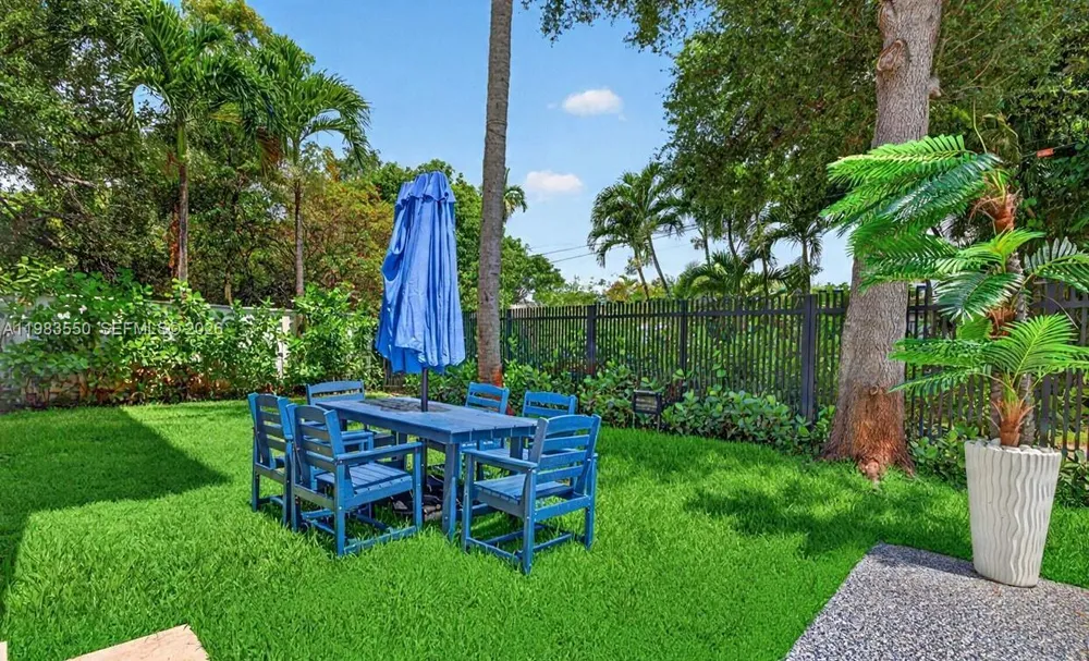 941 NE 119th St, Biscayne Park, FL 33161