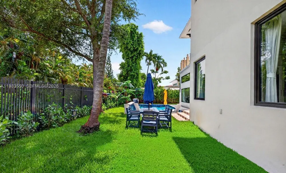 941 NE 119th St, Biscayne Park, FL 33161