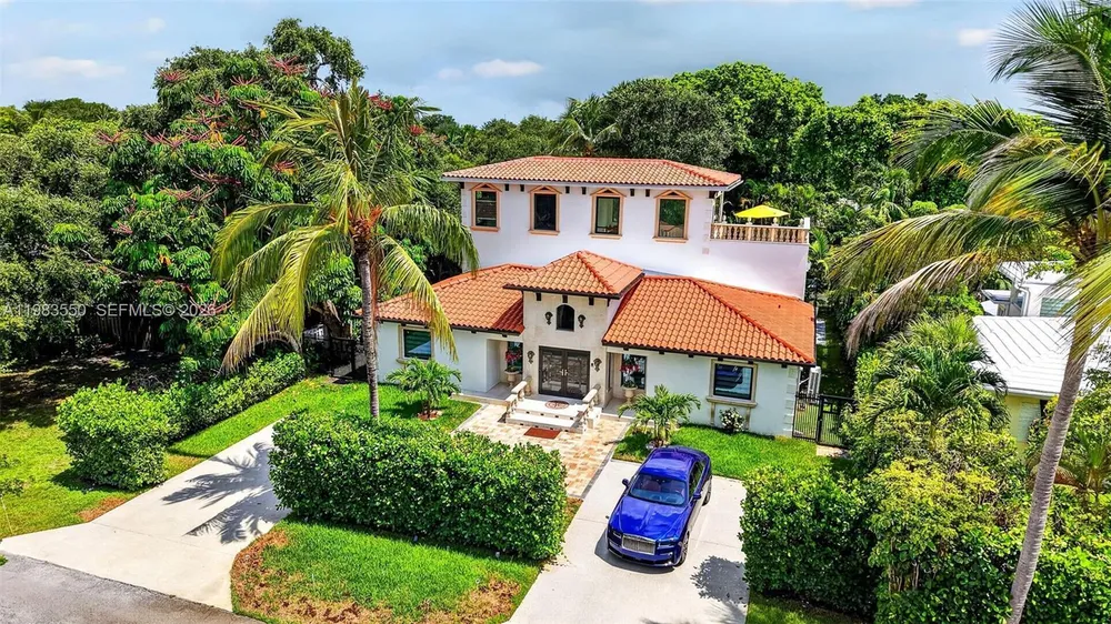 941 NE 119th St, Biscayne Park, FL 33161