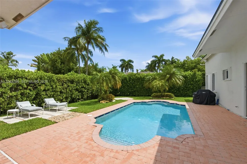 2542 Eagle Run Dr, Weston, FL 33327