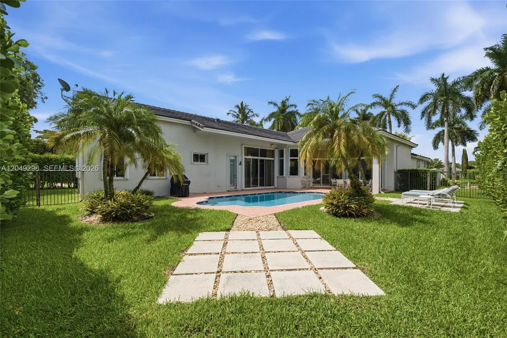 2542 Eagle Run Dr, Weston, FL 33327