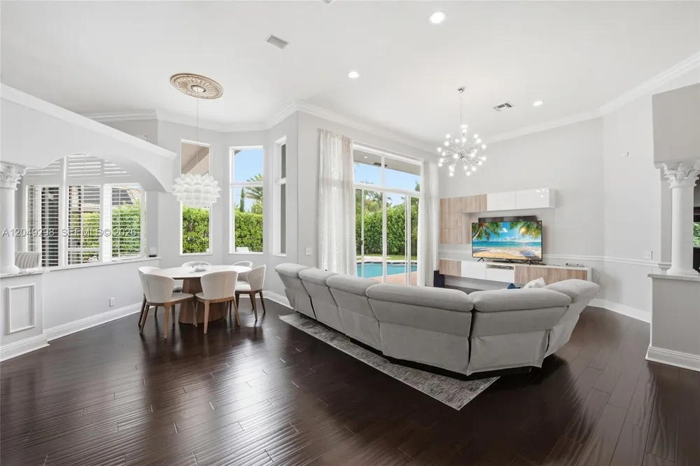 2542 Eagle Run Dr, Weston, FL 33327