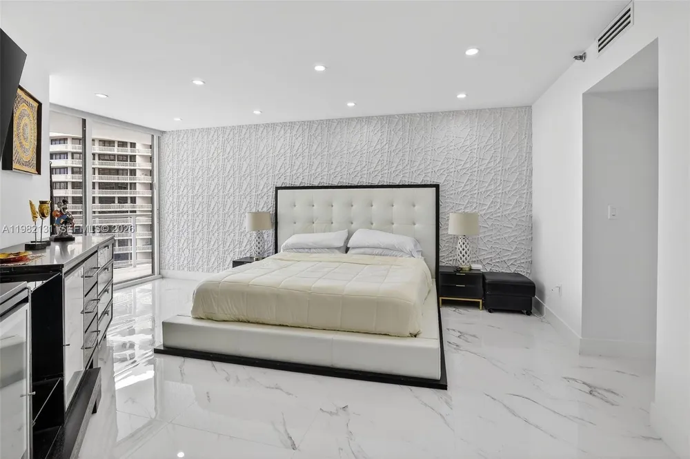 4000 Island Blvd, Aventura, FL 33160