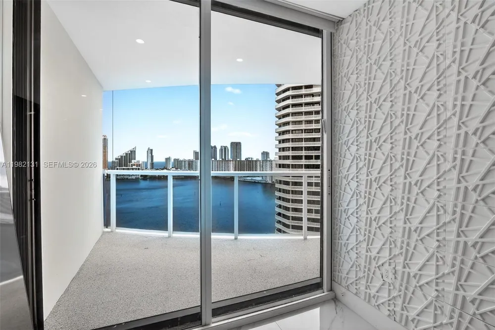 4000 Island Blvd, Aventura, FL 33160