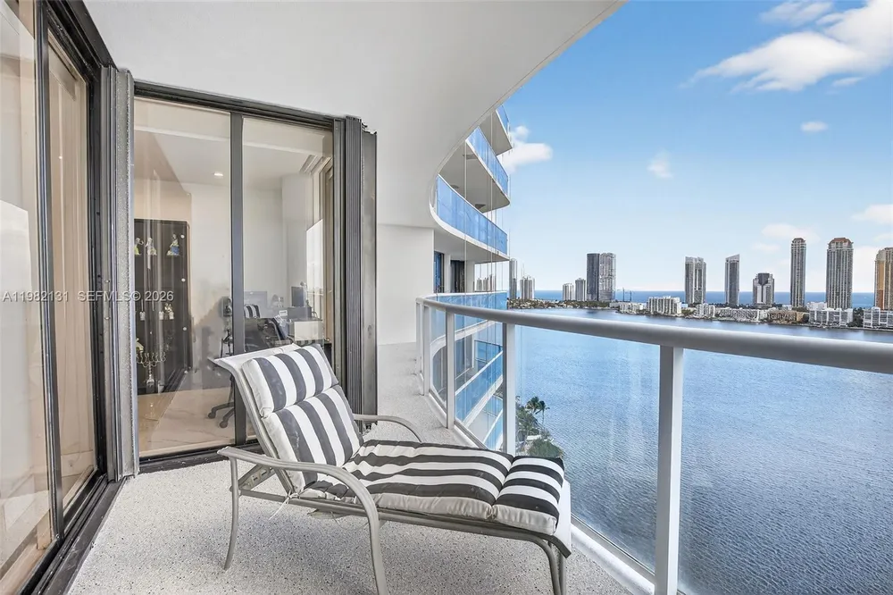 4000 Island Blvd, Aventura, FL 33160